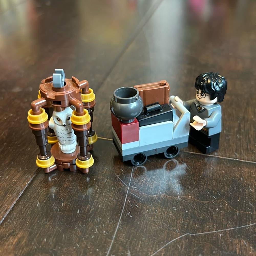 COPY - Exclusive Barnes snd Noble Harry Potter move in Lego set